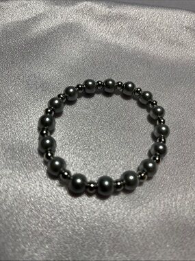 Elegant Grey Pearl Beaded Stretch Bracelet